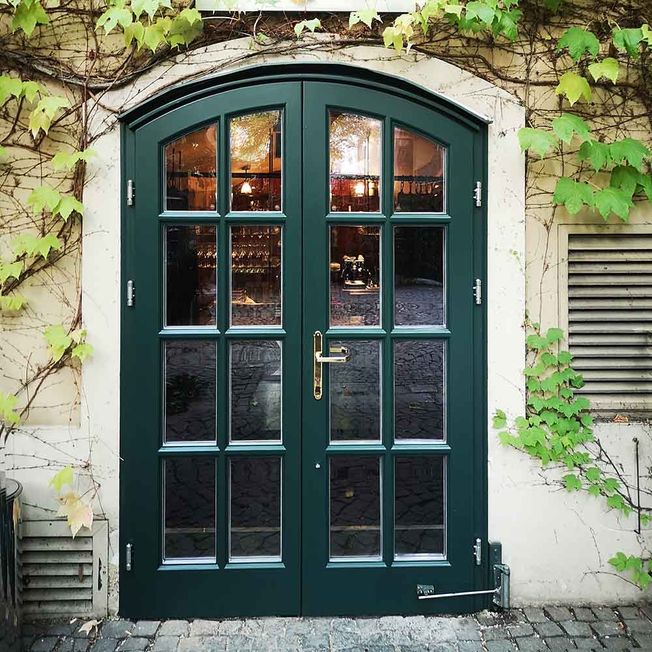 Grüne Doppeltür mit Verglasung Renoviert